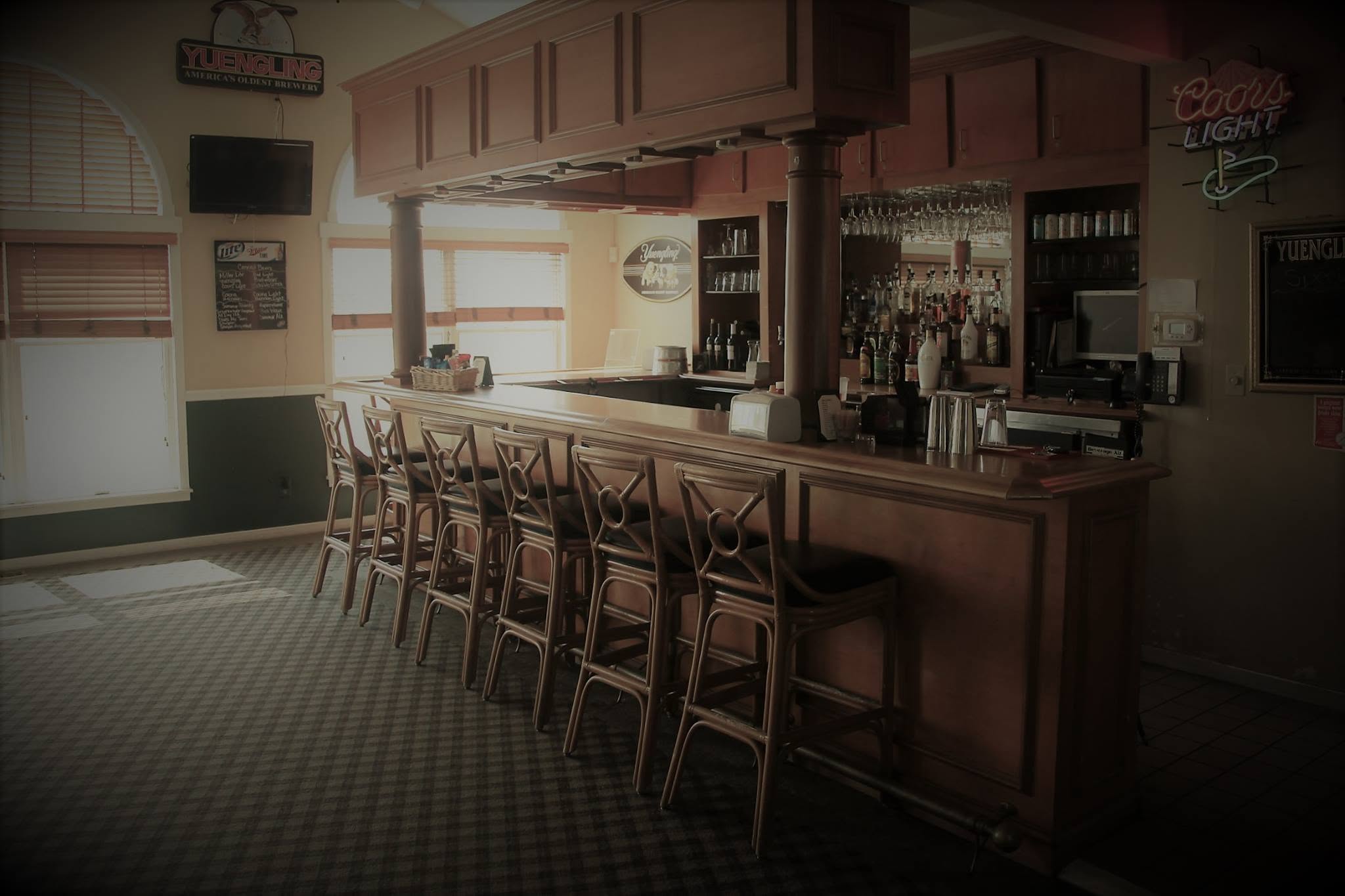 Dining seating at bar and grille